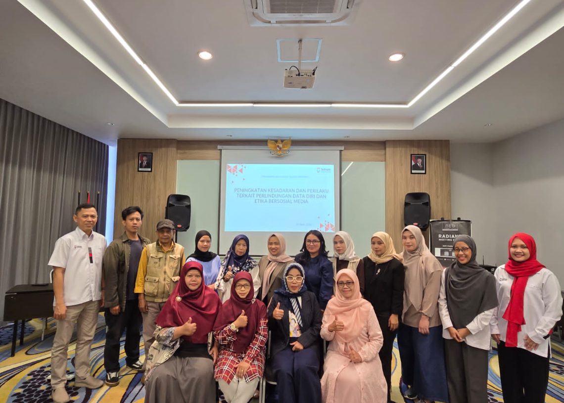 Fakultas Ekonomi dan Bisnis Telkom University Memberikan Penyuluhan terkait Peningkatan Kesadaran Perlindungan Data Diri dan Etika Bermedia Sosial di Masyarakat. Foto : Istimewa