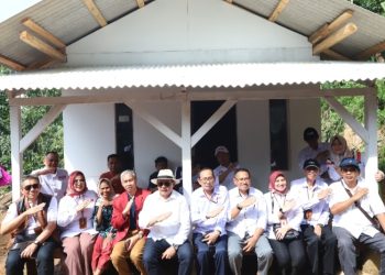 Kisah Haru Mak Tati: Dari Rumah Nyaris Roboh ke Hunian Terang Bertenaga Surya