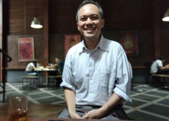 Ketua Bandung Heritage Aji Bimarsono dalam diskusi Pembangunan Plaza Gedung Sate Ditinjau dari sisi Arsitektur, Budaya, dan Landscape di Gedung Indonesia Menggugat. Kamis 23 April 2026.