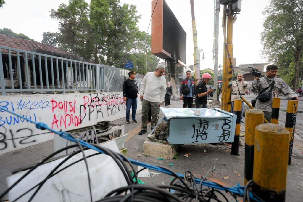 Kerusuhan May Day Bandung Rusak 75 Persen Fasilitas Lalu Lintas, Kerugian Ratusan Juta