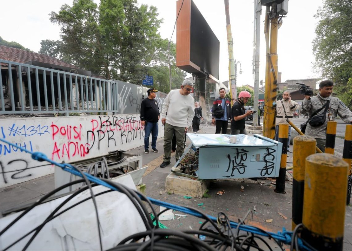 Kerusuhan May Day Bandung Rusak 75 Persen Fasilitas Lalu Lintas, Kerugian Ratusan Juta