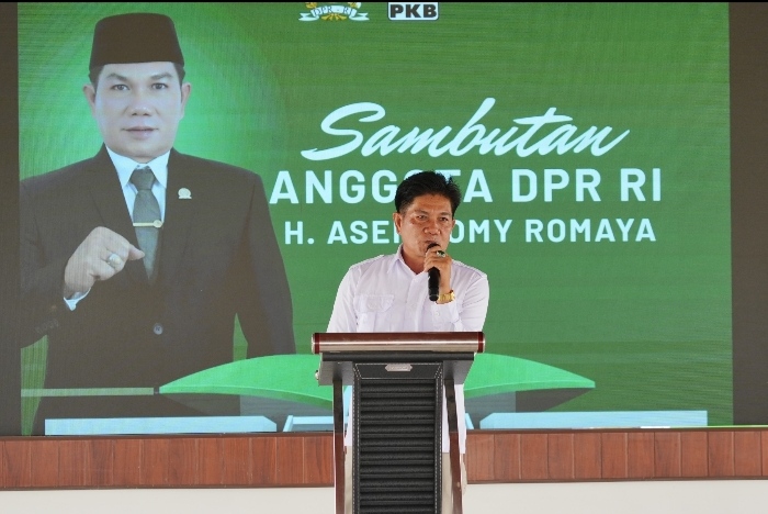 Anggota Komisi IX DPR RI H. Asep Romy Romaya melakukan sosialisasi MBG di Bojongsoang Kabupaten Bandung