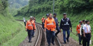 Keselamatan Jadi Harga Mati, Manajemen KAI Daop 2 Bandung Turun Periksa Jalur KA