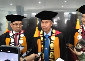 UPI Wisuda Dua Mahasiswi Disabilitas, Kisah Haru Kesetaraan di Tengah 1.793 Lulusan