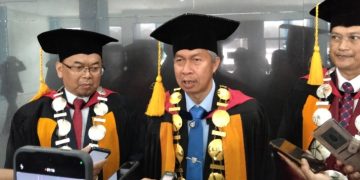 UPI Wisuda Dua Mahasiswi Disabilitas, Kisah Haru Kesetaraan di Tengah 1.793 Lulusan